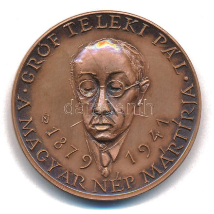 Nagy István János (1938-) 1991. 'Gróf Teleki Pál - 1879-1941 - A magyar nép mártírja / 'Nőttön nő tiszta fénye, amint időben, térben távozik - MÉE 1991' bronz emlékérem (42,5mm) T:AU Adamo BP35