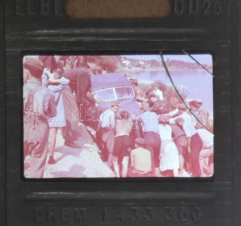 cca 1940 Autómentés a vízparton (Duna?), 7 db színes dia, egyik sérült, 5x5 cm - Image 2