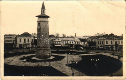 Giurgiu, Gyurgyevó, Gyurgyó; Centru / city center, shops, automobiles. photo (EB)