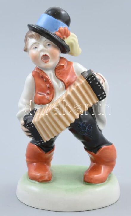Herendi harmonikás fiú. Kézzel festett, jelzett, hibátlan, m: 20,5 cm
