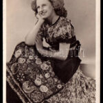 Szörényi Éva (1917-2009) színésznő aláírása fotólap hátoldalán - Image 2