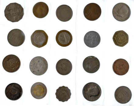 20xklf külföldi érméből álló tétel, közte Amerikai Egyesült Államok, Ausztrália, Hongkong, Jordánia, NDK, Portugália, Zimbabwe T:vegyes 20xdiff foreign coin lot, within USA, Australia, Hong Kong, Jordan, GDR, Portugal, Zimbabwe