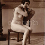 Meztelen erotikus hölgy / Erotic nude vintage lady (non PC)