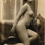 Meztelen erotikus hölgy / Erotic nude vintage lady (EK)
