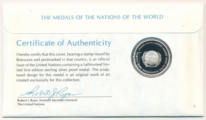 ENSZ 1976. 'A Világ nemzeteinek emlékérmei - Botswana' Ag emlékérem megcímzett érmés borítékon elsőnapi bélyegzős bélyeggel, hátoldali tanúsítvánnyal, ismertetővel (~12g/0.925/32mm) T:PP United Nations 1976. 'The Medals of the - Image 2
