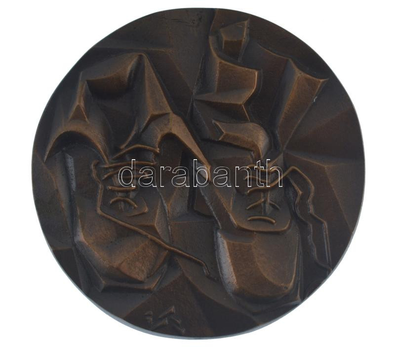 ifj. Szlávics László (1959-) 2001. 'Cipők' egyoldalas bronz emlékplakett (105mm) T:AU
