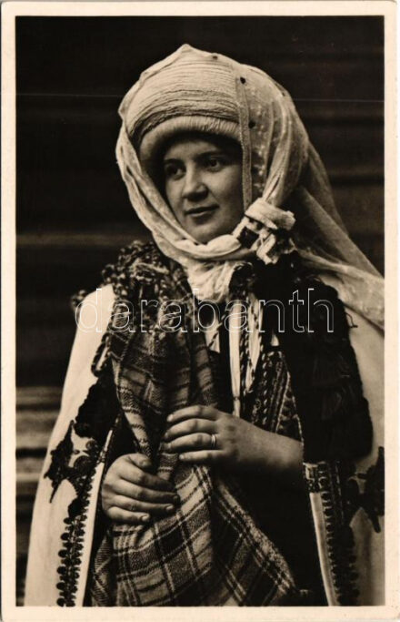 Romania, Paysanne de Transylvanie / Bäuerin aus Siebenbürgen / Erdélyi folklór, parasztasszony / Peasant woman from Transylvania, Romanian folklore