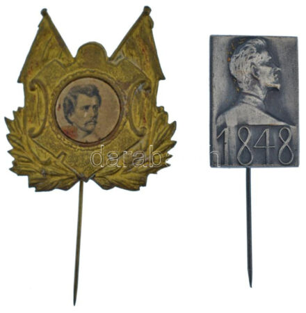 1942. 'Petőfi Sándor 1848' a Magyar Történelmi Emlékbizottság felkérésére Pátzay Pál által tervezett ezüstpatinázott bronz jelvény (25x18mm) + DN Petőfi Sándor arcképével díszített Cu lemezjelvény (37x35mm) T:AU,XF