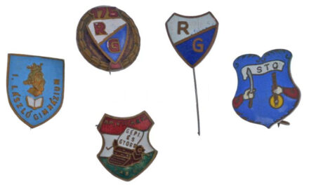 5db-os klf zománcos iskolajelvény tétel, közte DN 'BP. VIII. ker. Vas u. - Gépi és Gyors' zománcozott fém jelvény (17x15mm) T:XF közte kis zománchiba