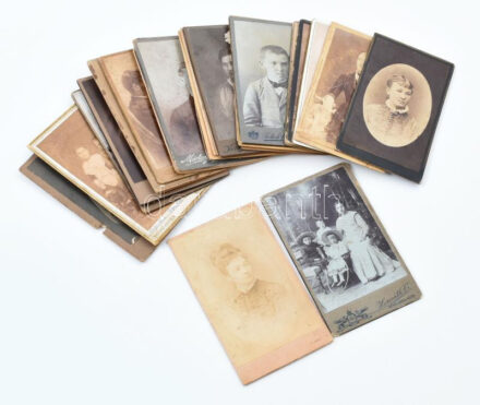 25 db vegyes keményhátú fotó, 10,5×6,5 cm