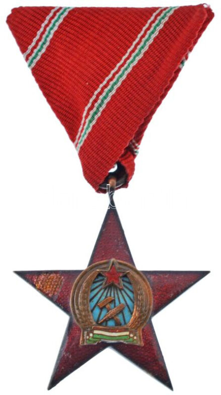 1949. 'A Magyar Népköztársasági Érdemérem bronz fokozata' zománcozott bronz kitüntetés mellszalaggal T:F zománchiba Hungary 1949. 'Medal of Merit of the Hungarian Peoples Republic Bronze class' enamelled bronze decoration on ribbon C:F