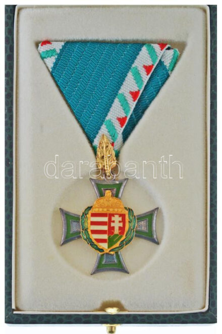 1996. 'Honvédelemért Kitüntető Cím I. osztálya' zománcozott ezüstözött fém kitüntetés mellszalagon, dísztokban T:UNC Hungary 1996. 'Title of Merit 'For Defence', I. Grade' enamelled silvered decoration with ribbon in case C:UNC NMK