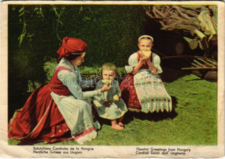 Magyar népviselet. MEFHOSZ Könyvkiadó és Terjesztő Vállalat kiadása / Hungarian folklore (EB)