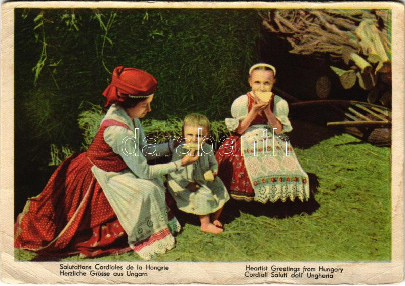 Magyar népviselet. MEFHOSZ Könyvkiadó és Terjesztő Vállalat kiadása / Hungarian folklore (EB)