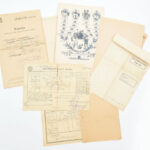 cca 1900-1940 Családtörténeti tétel: egy mappányi vegyes családfa, halotti értesítő, anyakönyvi kivonat