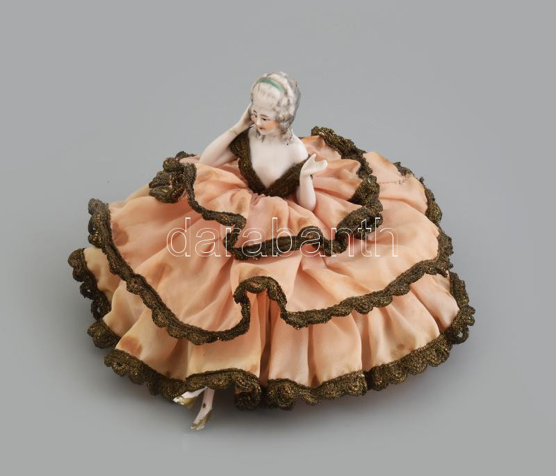 Antik teababa, porcelán, textil, ragasztott sérült, m: 14 cm