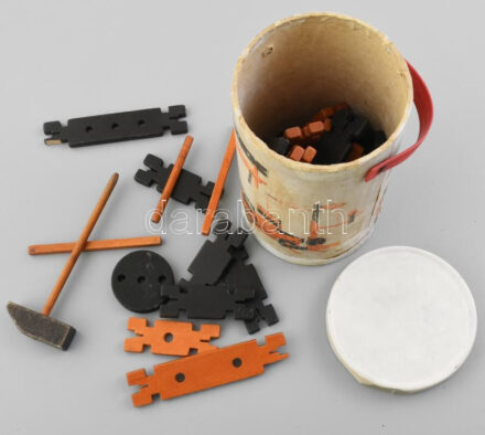 1970. dobozos fa játék. Kopott, sérült doboz.