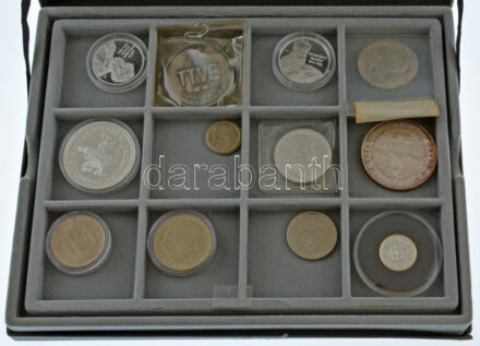 24db-os vegyes érme, modern emlékérem, emlékérem gyűjtemény érmetartó kazettában, közte 'A legértékesebb magyar érmék' és 'Magyarok Kincstára' aranyozott, ezüstözött Cu emlékérem sorozatok darabjai T:vegyes