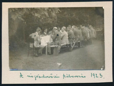 1924 Csurgó, ebéd, Albrecht főherceg, Károlyi József gróf, Khuen-Héderváry Károly, hátoldalon feliratozott fotó, 6×9 cm