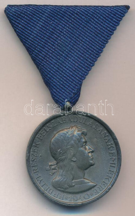 1940. 'Erdélyi részek felszabadulásának emlékére' Zn emlékérem modern mellszalaggal. Szign.: Berán T:AU Hungary 1940. 'Commemorative Medal for the Liberation of Transylvania' Zn medal with modern ribbon. Sign.: Berán C:AU NMK 428.
