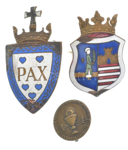 3db-os jelvény tétel, közte DN A Bencés Gimnázium zománcozott bronz sapkajelvénye (60x35mm) + Madarassy Walter (1909-1994) 1938. 'XXXIV. Nemzetközi Eucharisztikus Kongresszus Budapest' bronz kitűző, hátlapon 'Ludvig Bp.' gyártói