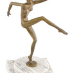 Bakonyi Sándor (1892-1937): Art deco táncos. Bronz márvány alapon 32 cm jelzett, egyik kis ujján sérüléssel