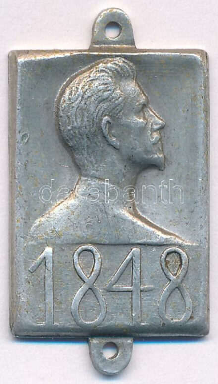1942. 'Petőfi Sándor 1848' a Magyar Történelmi Emlékbizottság felkérésére Pátzay Pál által tervezett jelvény, alumínium változat, a jelvény alján és tetején fülekkel felvarráshoz (19x34mm) T:AU