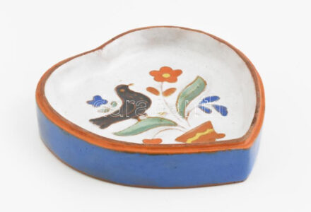 Gádor István (1891-1984) tálka. Népi motívummal. Mázas kerámia, jelzett, hibátlan. 10x10 cm