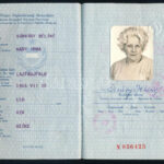 1978 A Magyar Népköztársaság által kiállított, fényképes kék útlevél, sok bélyegzéssel, vízummal (Svájc, NSZK, Belgium, stb.), érdekes darab