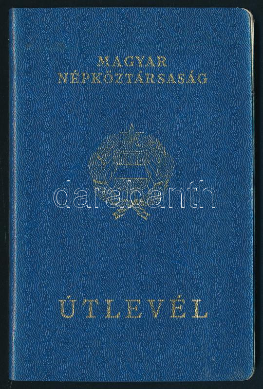 1978 A Magyar Népköztársaság által kiállított, fényképes kék útlevél, sok bélyegzéssel, vízummal (Svájc, NSZK, Belgium, stb.), érdekes darab - Image 2
