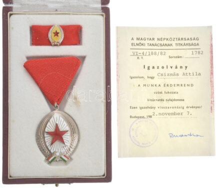 1964. 'A Munka Érdemrend' ezüst fokozata, zománcozott, ezüstözött bronz kitüntetés mellszalagon, igazolvánnyal, kopott, eredeti tokban T:1- patina NMK 600.