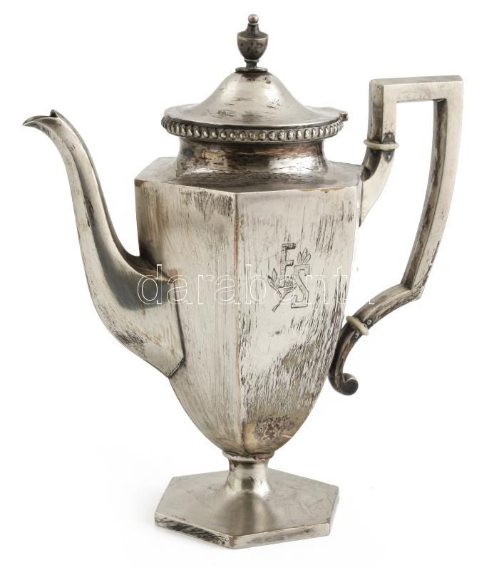 Ezüst (Ag) Berlini teáskanna, tetején a gomb fogantyú kis javításra szorul, jelzett, mester: J. Eichner. m: 26 cm, nettó: 694 g (Vésett ES monogram az oldalán)