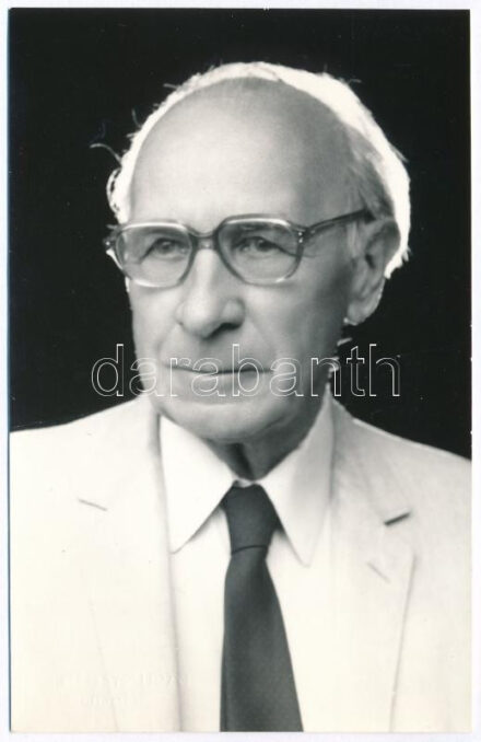 Csenki Imre (1912-1998) Kossuth-díjas zeneszerző, karnagy, zenepedagógus portréja, fotó, a hátoldalon pecséttel jelzett (Foto Szipál, Bp.), 13,5x8,5 cm