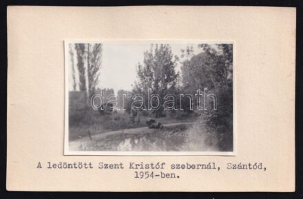 1954 Szántód, ledöntött Szent Kristóf szobor, kartonra ragasztott, feliratozott fotó, 5,5×8 cm