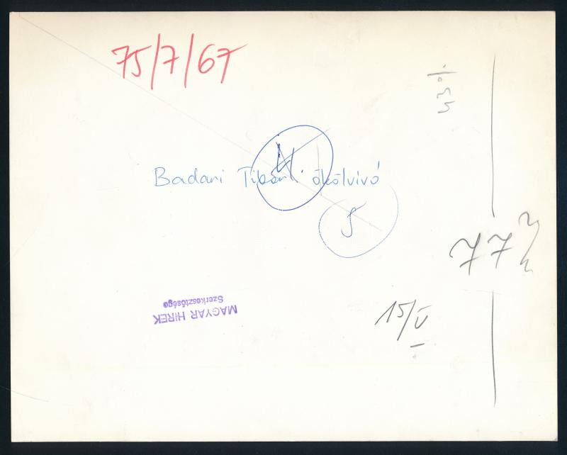 1975 Badari Tibor ökölvívó mérkőzés közben, sajtófotó, a hátoldalon feliratozott, pecséttel jelzett, 22,5x18 cm - Image 2