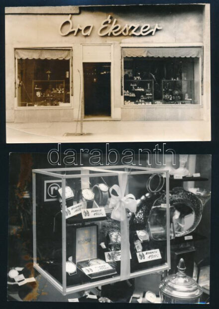 cca 1960-1980 Óra-ékszer boltok, kirakatok, 3 db fotó, egy pecséttel jelzett, 18x13 cm körül
