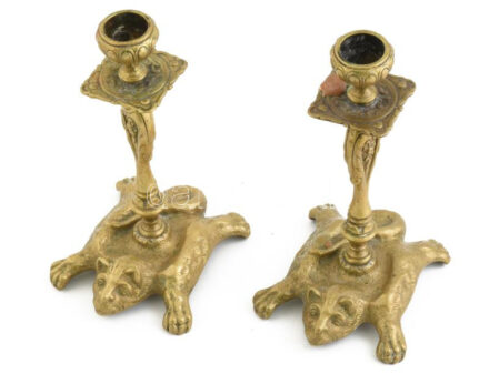 Antik gyertyatartó, 2db. Antik asztali tömör bronz gyertyatartó pár, talp figurális vadállat ( nagymacska), század eleji, finom patinával,szép állapotban. 18 x12.5cm
