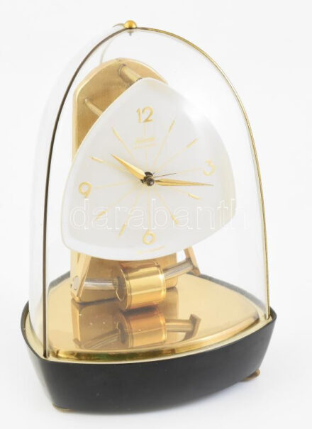 Asztali inga óra. Art deco, ritka formájú-hármas osztatú plexi búra alatt, aranyozott szerelékekkel és mutatókkal. Háromszög alakú számlappal,KUNDO elektronic Made in Germany feliratokkal, 1 góliát elemmel (nem tartozéka) valóban