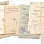 Vegyes papírrégiség: igazolványok, levelezőlapok, tábori posta, képeslapok, stb., jobb darabokkal, több mint 70 db - Image 2