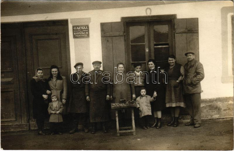 Gacsal Miklós és János kovács iparosok az üzletük előtt. photo