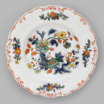 Virágmintás porcelán tál, kézzel festett, jelzett, kopásnyomokkal, d: 23 cm