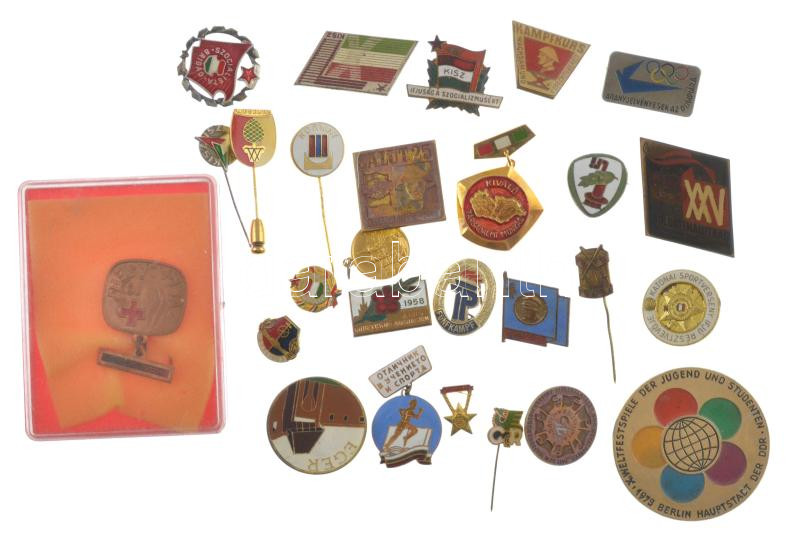 ~25db-os jelvénytétel, közte zománcozott darabokkal T:vegyes