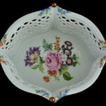 Wallendorf virágmintás porcelán bonbonier, matricás, jelzett, apró kopásokkal, 8,5x16,5x20 cm - Image 2