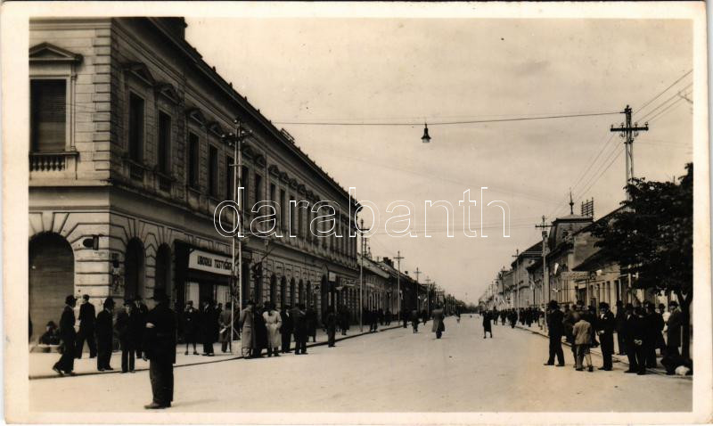 1942 Óbecse, Stari Becej; Horthy Miklós út, Uborka Testvérek, gyógyszertár, Korhec, Tungsram Krypton üzlet / street, shops, pharmacy (EK)