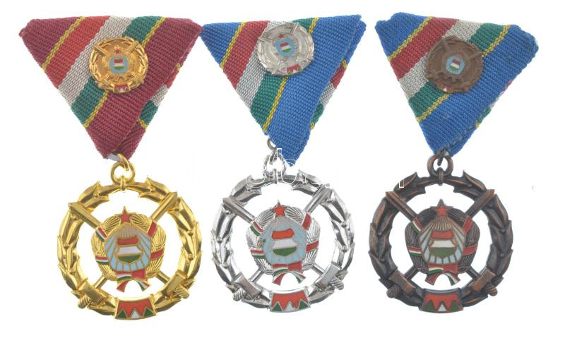 1987. 'Fegyverbarátságért Érdemérem' (3xklf) műgyantás arany, ezüst, bronz fokozat mellszalagon, miniatűrrel T:XF NMK 717-719