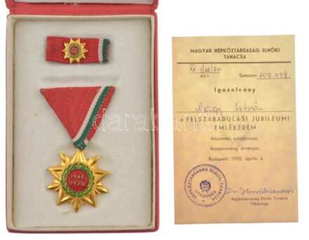 1970. 'Felszabadulási Jubileumi Emlékérem' aranyozott, műgyantás bronz kitüntetés mellszalagon, miniatűrrel, szalagsávval, eredeti tokban, igazolvánnyal T:XF NMK 712.