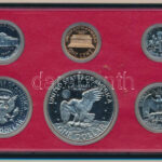 Amerikai Egyesült Államok 1977S 1c-1$ (6xklf) forgalmi sor eredeti, sérült, hiányos tokban T:PP USA 1977S 1 Cent - 1 Dollar (6xdiff) coin set in original, damaged case with missing pieces C:PP - Image 2