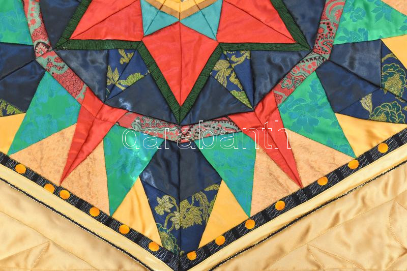 Tóth Mihályné (1943-): Csillagom, 2006. Patchwork. Jelzett 97x97 cm Kiállításon szerepelt. - Image 2