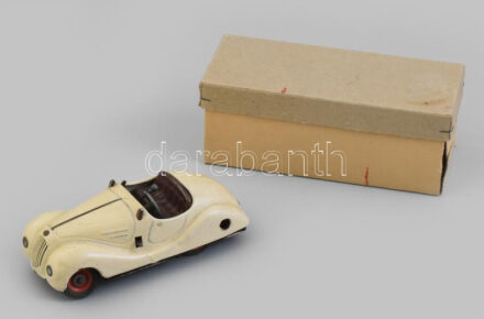 Schuco Examico 4001 felhúzós lemezjáték autó, 1936-1940 körül. Cabrio kivitelű, világos vajszínű oldtimer automobil, formatervezése leginkább a BMW 328-as típusára hasonlít. Fém, jelzett (Made in Germany), felhúzókulcs nélkül,