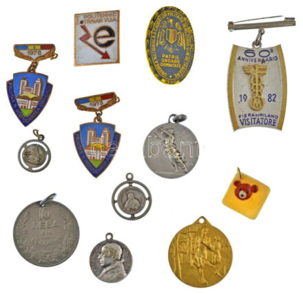 12db-os vegyes tétel, közte Bulgária 1930. 10L Cu-Ni lyukasztva + 'XII. Pius' kétoldalas, ezüstözött medál (18mm) T:vegyes